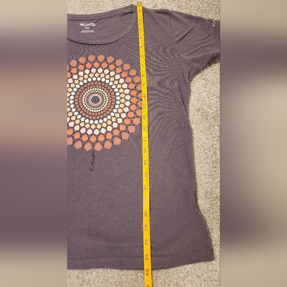 Columbia Women's Graphic Tee - Picture 5 of 6
